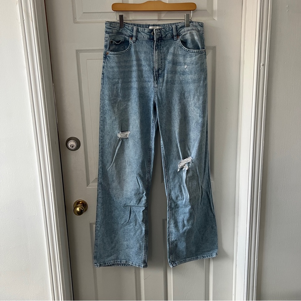 H&M Light Blue Distressed jeans